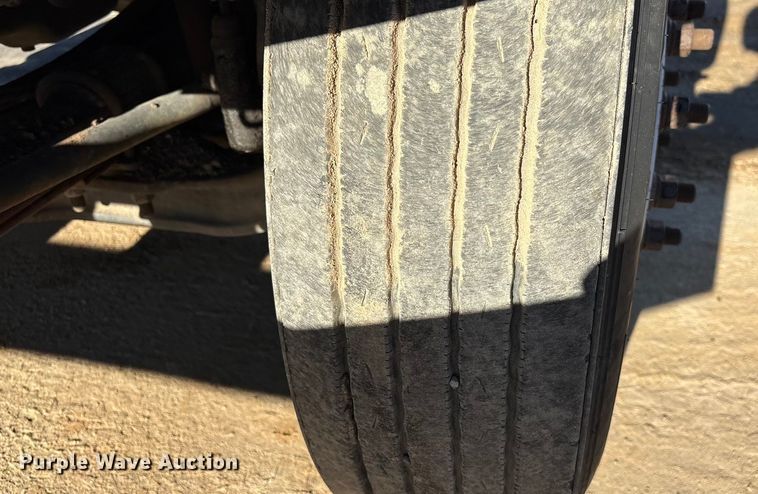 image for item EF0989 2008 GMC C7 oil distributor truck