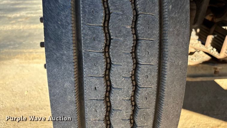 image for item EF0989 2008 GMC C7 oil distributor truck