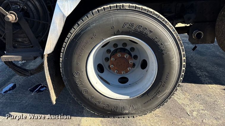 image for item EF0989 2008 GMC C7 oil distributor truck