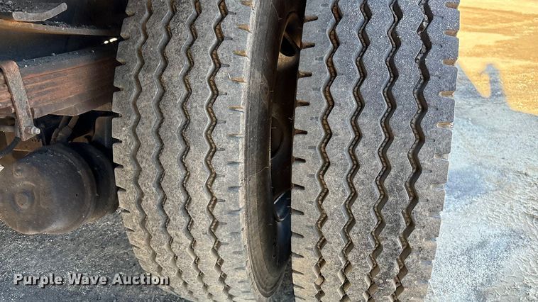 image for item EF0989 2008 GMC C7 oil distributor truck