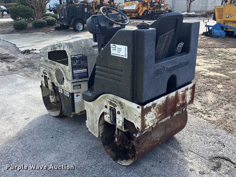 image for item EF0991 Ingersoll Rand DD-12S double drum vibratory roller