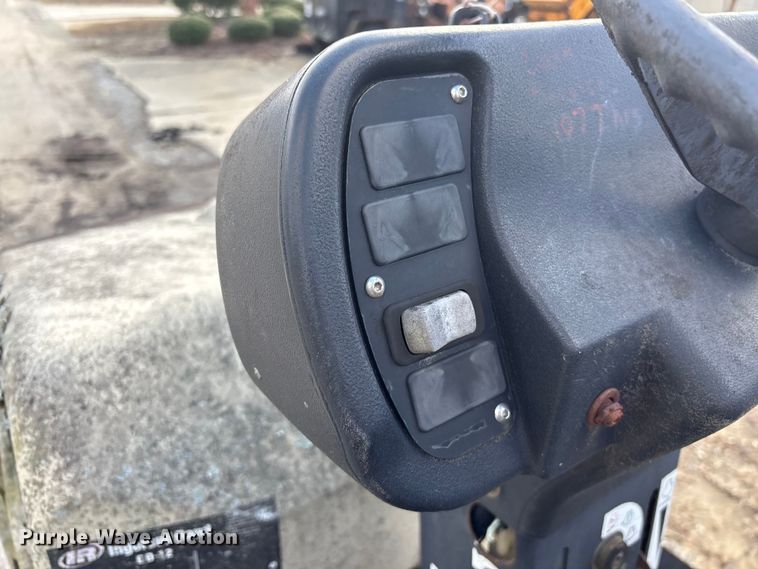 image for item EF0991 Ingersoll Rand DD-12S double drum vibratory roller