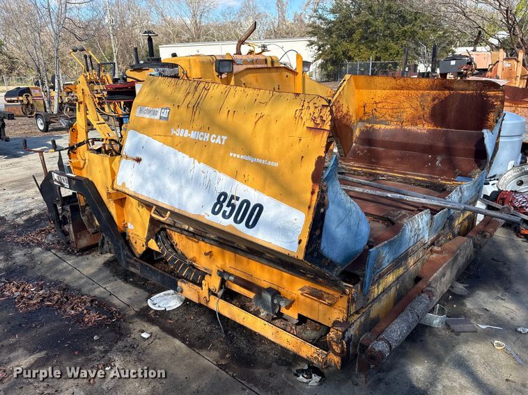 image for item EF0992 Lee Boy 8500 paver