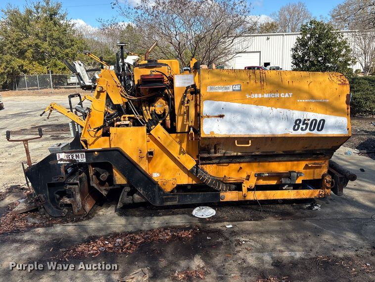 image for item EF0992 Lee Boy 8500 paver