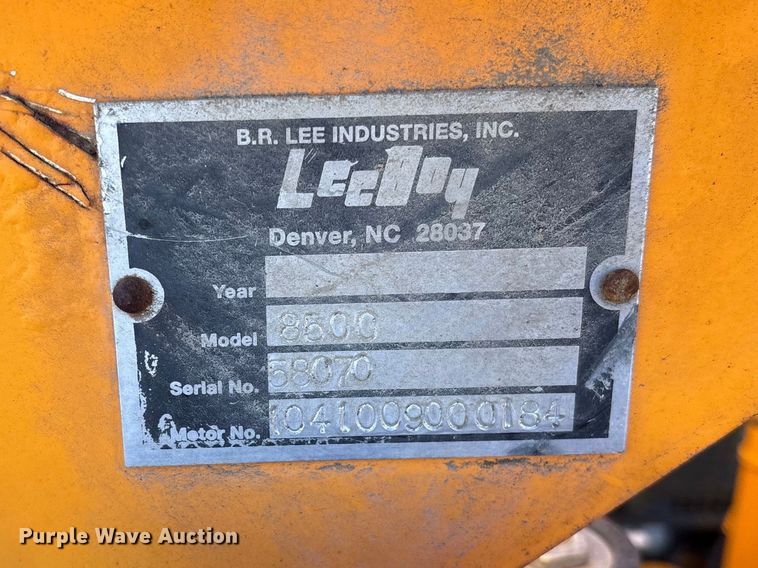 image for item EF0992 Lee Boy 8500 paver