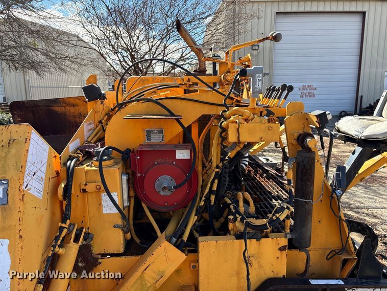 image for item EF0992 Lee Boy 8500 paver