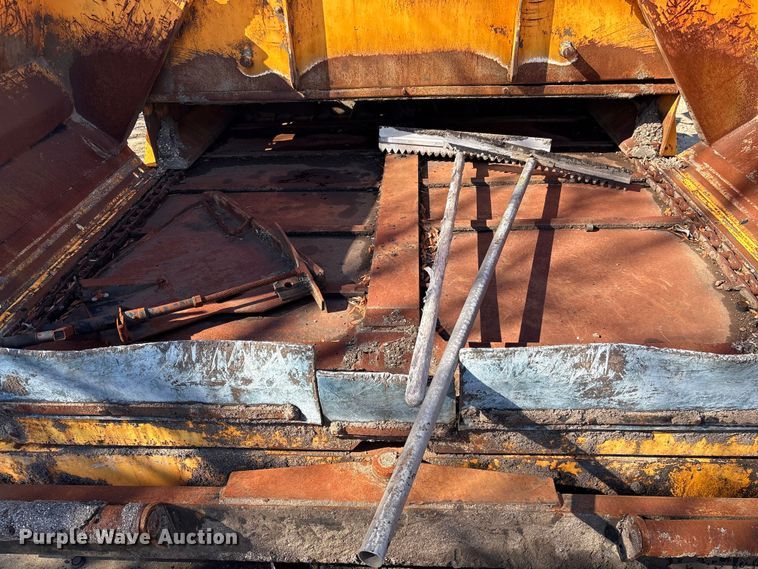 image for item EF0992 Lee Boy 8500 paver