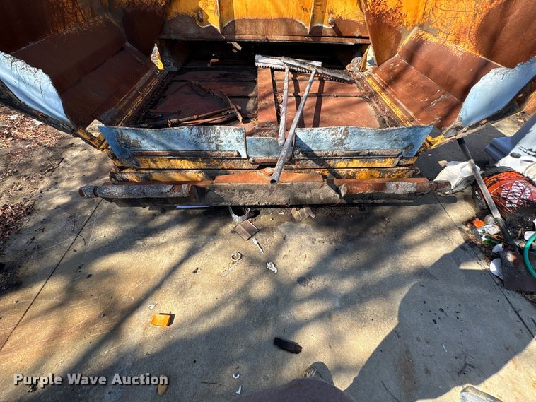 image for item EF0992 Lee Boy 8500 paver