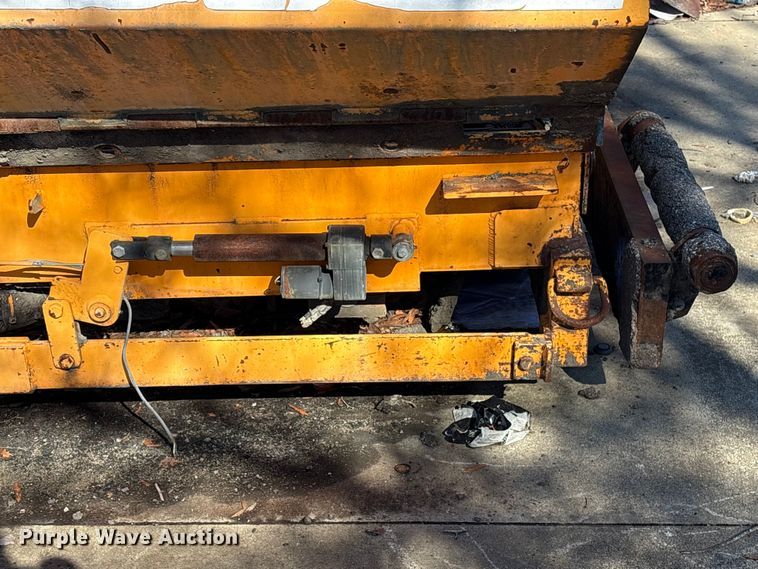 image for item EF0992 Lee Boy 8500 paver