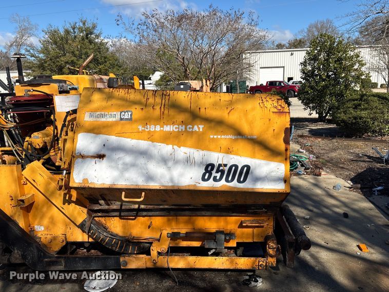 image for item EF0992 Lee Boy 8500 paver