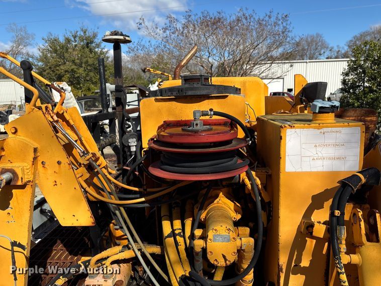 image for item EF0992 Lee Boy 8500 paver