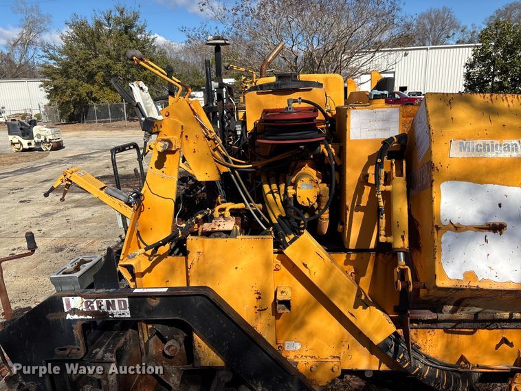 image for item EF0992 Lee Boy 8500 paver