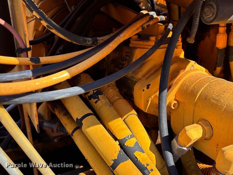 image for item EF0992 Lee Boy 8500 paver