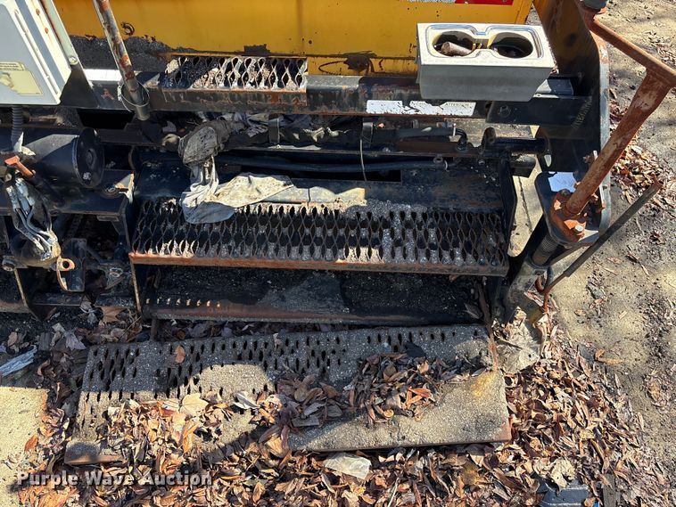 image for item EF0992 Lee Boy 8500 paver