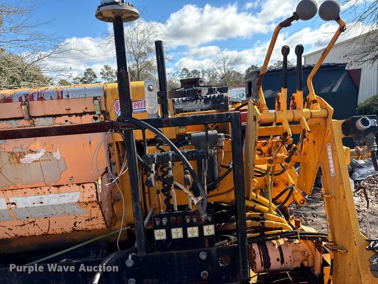 image for item EF0992 Lee Boy 8500 paver