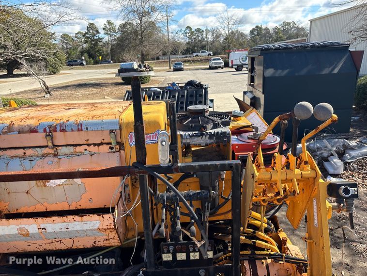 image for item EF0992 Lee Boy 8500 paver