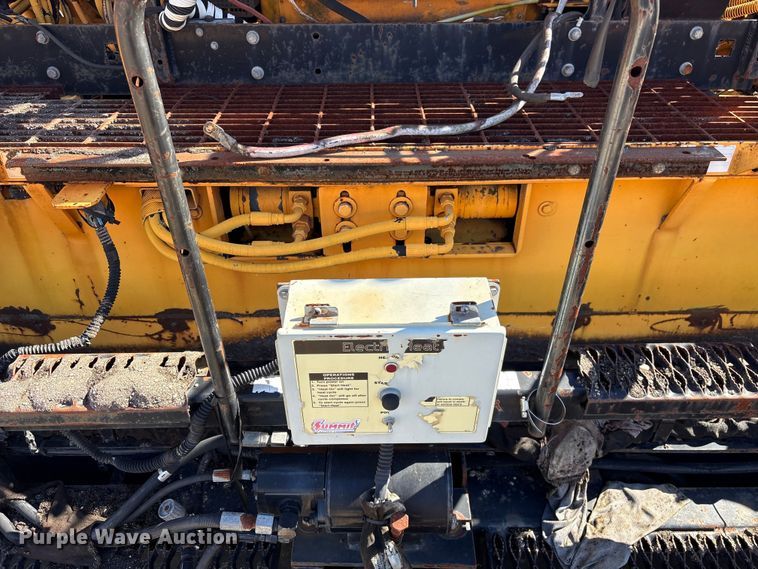 image for item EF0992 Lee Boy 8500 paver