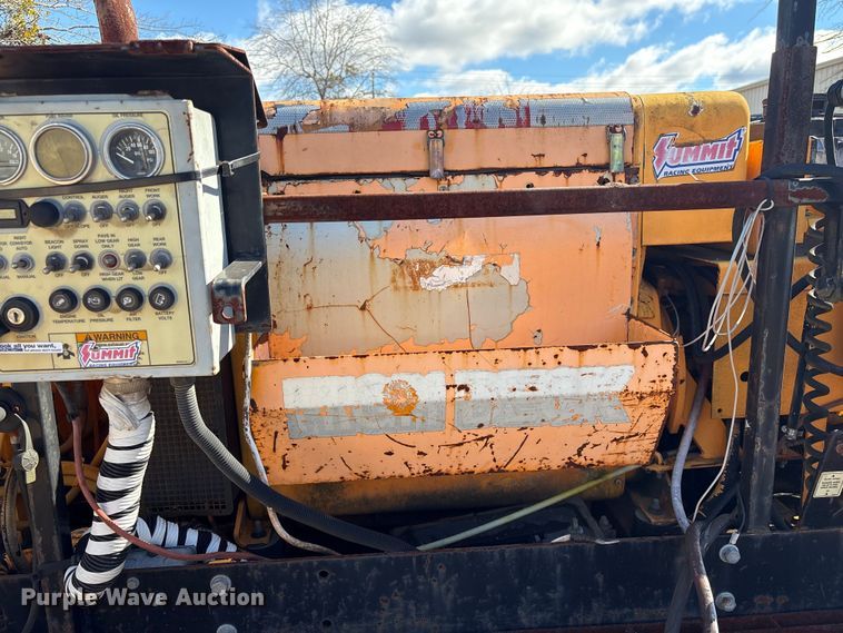 image for item EF0992 Lee Boy 8500 paver