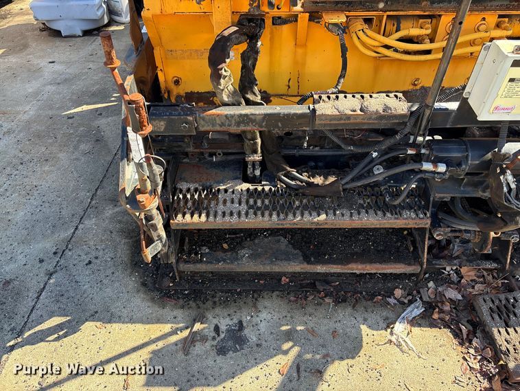 image for item EF0992 Lee Boy 8500 paver