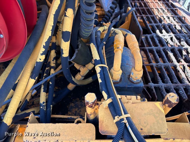 image for item EF0992 Lee Boy 8500 paver