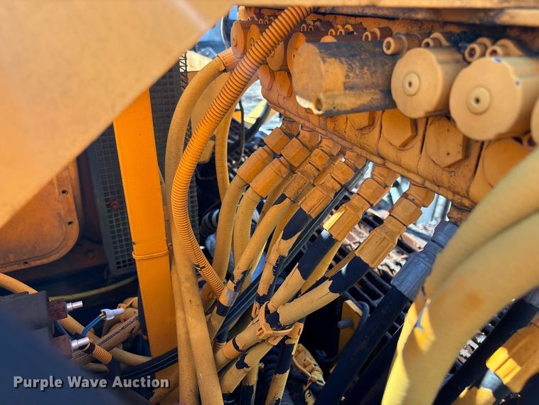 image for item EF0992 Lee Boy 8500 paver