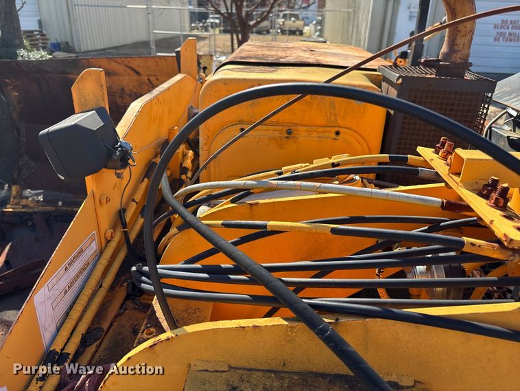 image for item EF0992 Lee Boy 8500 paver