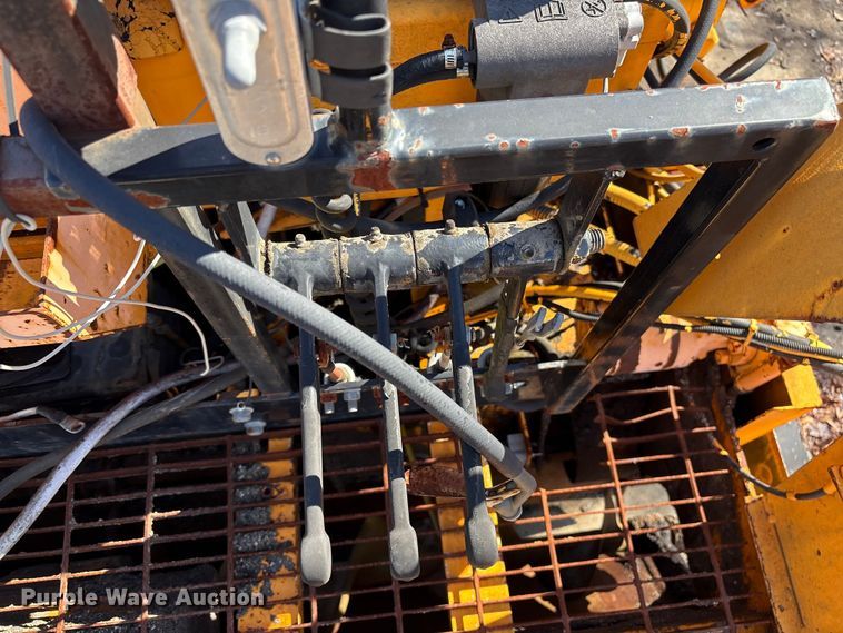 image for item EF0992 Lee Boy 8500 paver