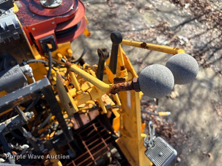 image for item EF0992 Lee Boy 8500 paver