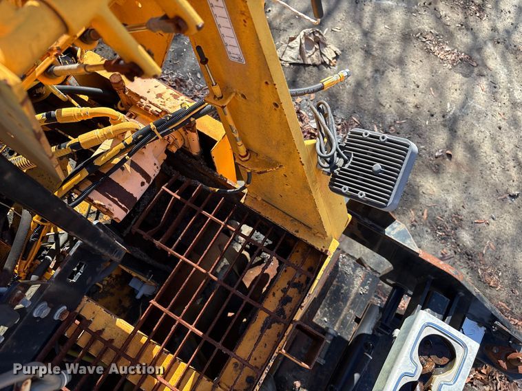 image for item EF0992 Lee Boy 8500 paver