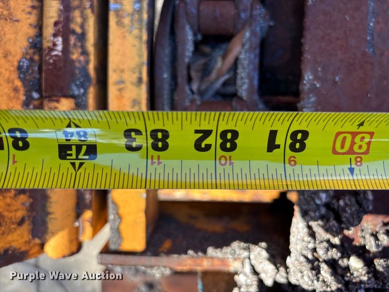 image for item EF0992 Lee Boy 8500 paver