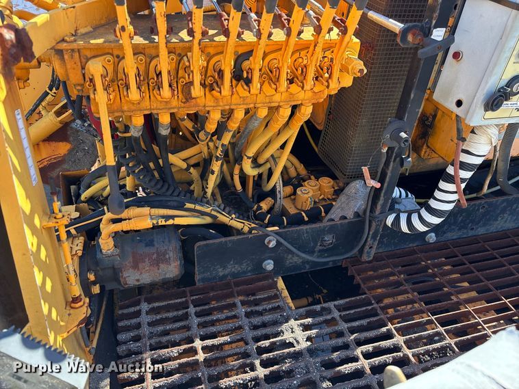 image for item EF0992 Lee Boy 8500 paver