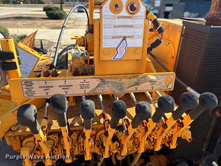 image for item EF0992 Lee Boy 8500 paver