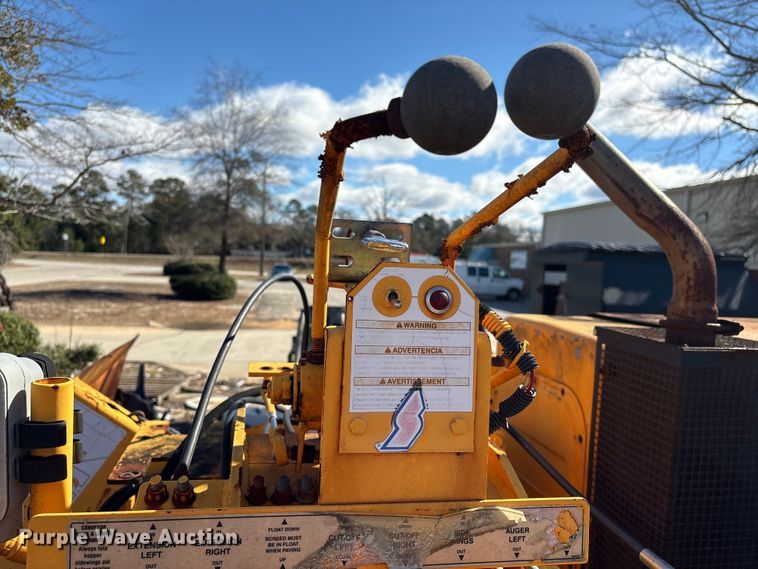 image for item EF0992 Lee Boy 8500 paver