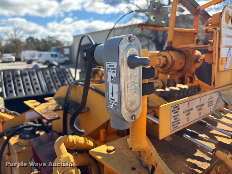 image for item EF0992 Lee Boy 8500 paver