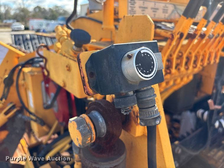 image for item EF0992 Lee Boy 8500 paver