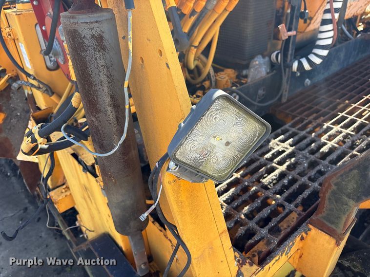 image for item EF0992 Lee Boy 8500 paver