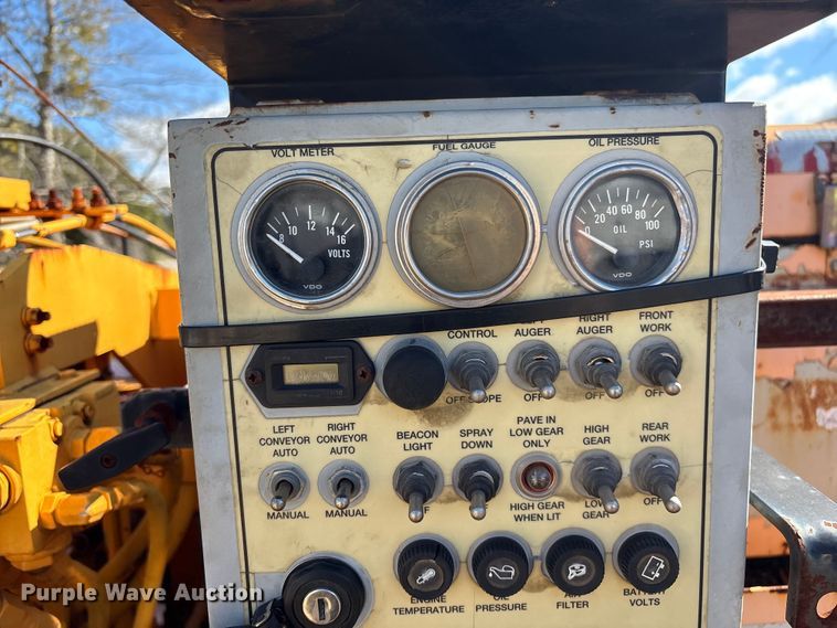 image for item EF0992 Lee Boy 8500 paver