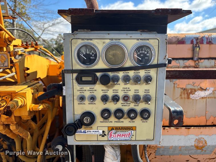 image for item EF0992 Lee Boy 8500 paver