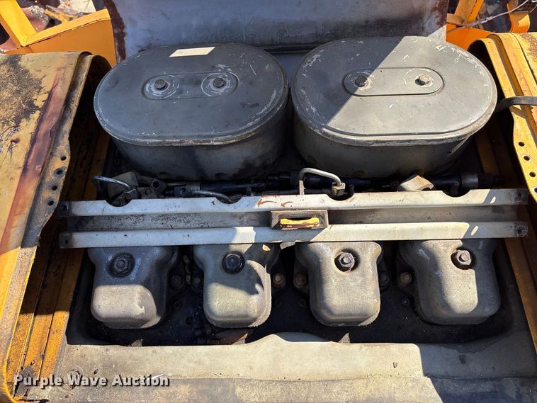 image for item EF0992 Lee Boy 8500 paver