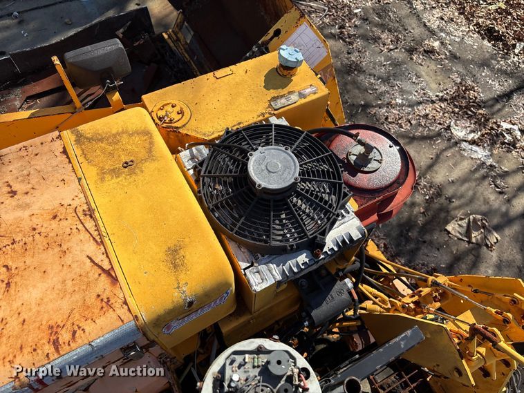 image for item EF0992 Lee Boy 8500 paver