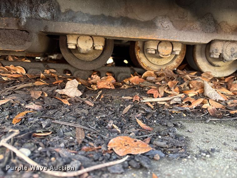 image for item EF0992 Lee Boy 8500 paver