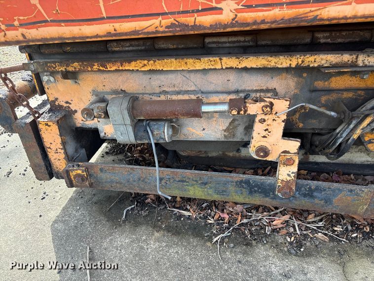 image for item EF0993 Lee Boy 8000C paver