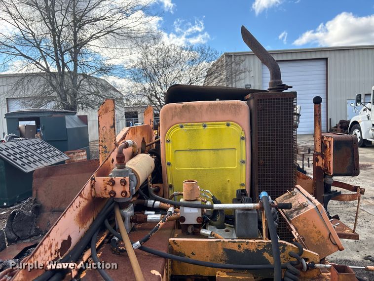 image for item EF0993 Lee Boy 8000C paver