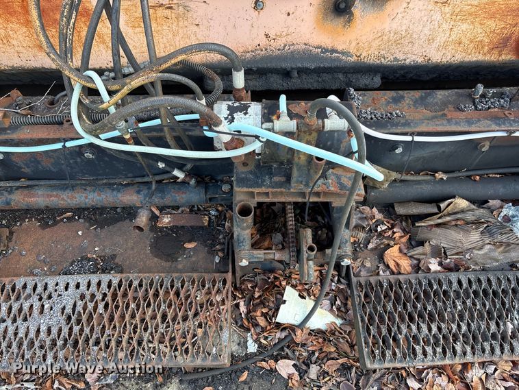 image for item EF0993 Lee Boy 8000C paver