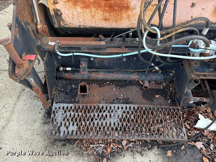 image for item EF0993 Lee Boy 8000C paver