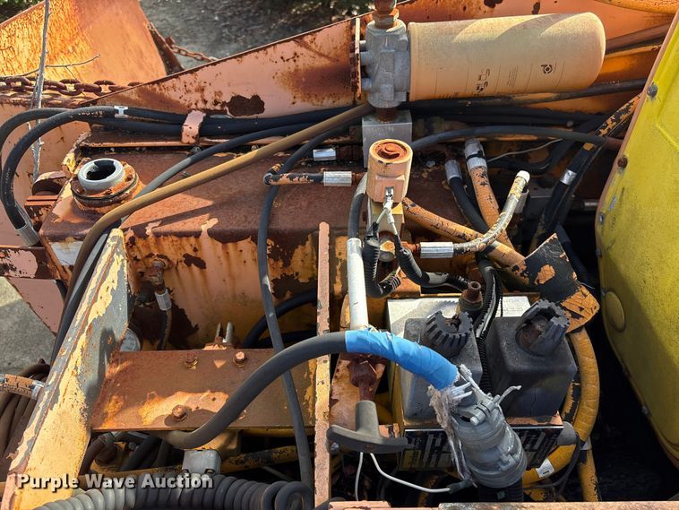 image for item EF0993 Lee Boy 8000C paver