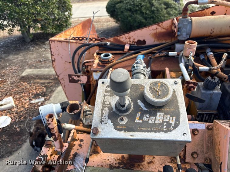 image for item EF0993 Lee Boy 8000C paver