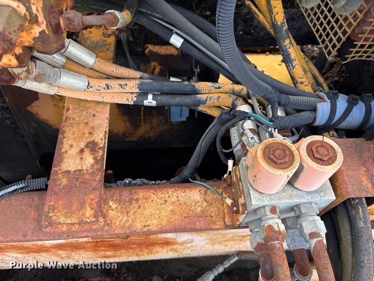 image for item EF0993 Lee Boy 8000C paver