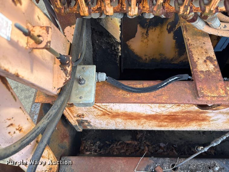 image for item EF0993 Lee Boy 8000C paver