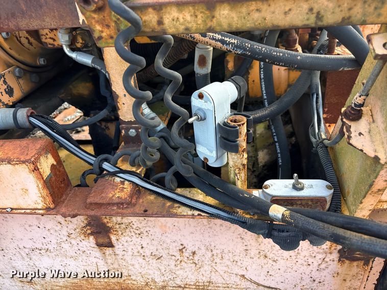 image for item EF0993 Lee Boy 8000C paver